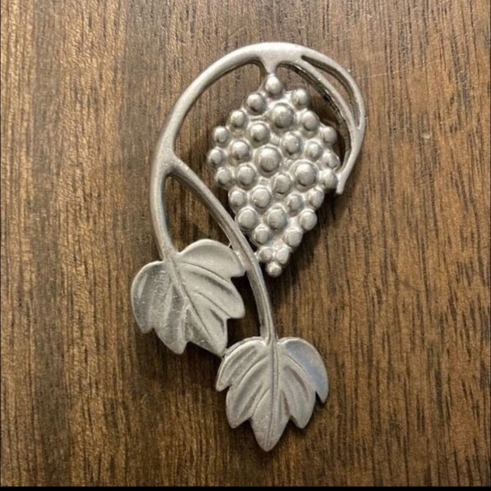 Lovell Designs Grapes on a Vine Pewter Pin Brooch by Ken Kantro